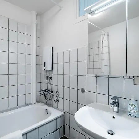 3-zimmer-6-einzelbetten-parkplatz Auf Anfrage Appartement *